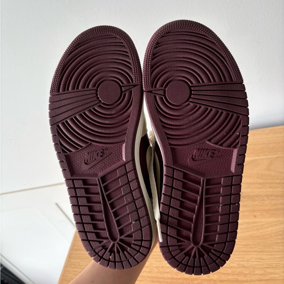 WMNS AIR JORDAN 1 MID SE(Beach/Cherrywood RedSail Plage/Voile/Cerise Bois Rouge) - Picture 5 of 6